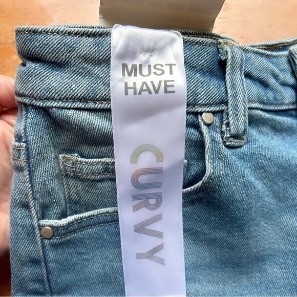 NWT Tinseltown Mom Jean Shorts Women's Size 9 or 29 High Rise Curvy Distressed - Picture 6 of 8